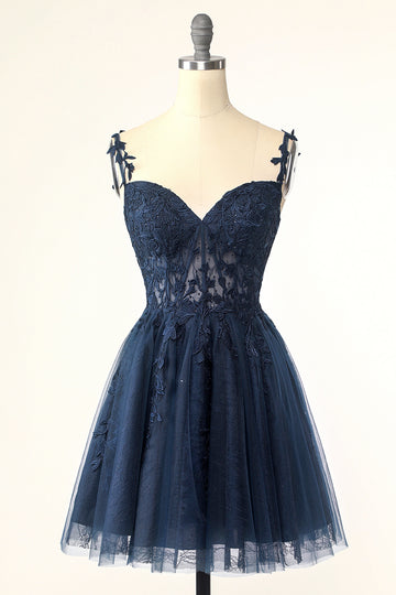 Vestido de cóctel corto con tirantes finos azul marino con Apliques
